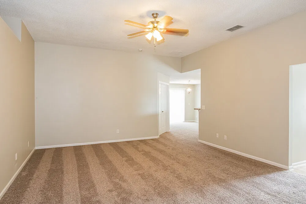 3 bed, 2.0 bath, 1584 sqft, $2,240 — Photo 3