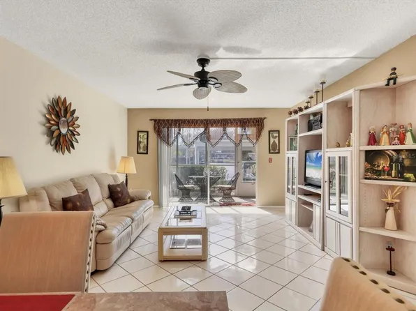 1330 Glen Oaks Dr E Unit 174D, Sarasota, FL 34232