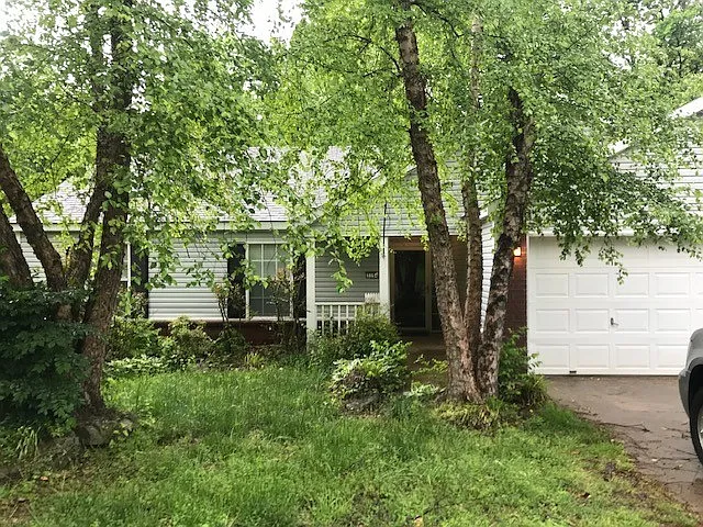 3194 W Parkway Dr — Photo 1