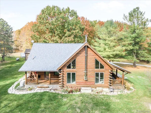 6613 Black River Dr, Jeddo, MI 48032