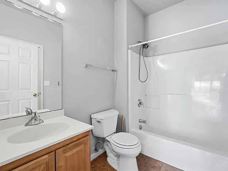 710 W Court St — Photo 25