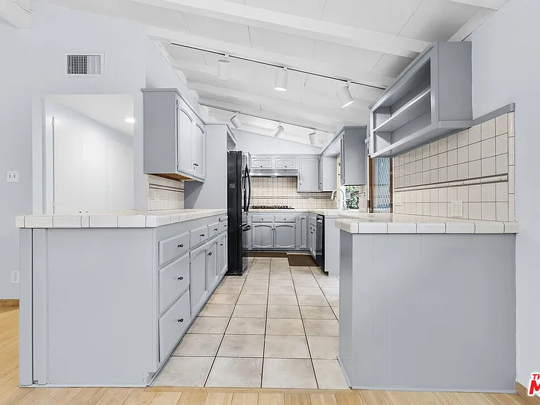 6742 Sunny Brae Ave — Photo 18