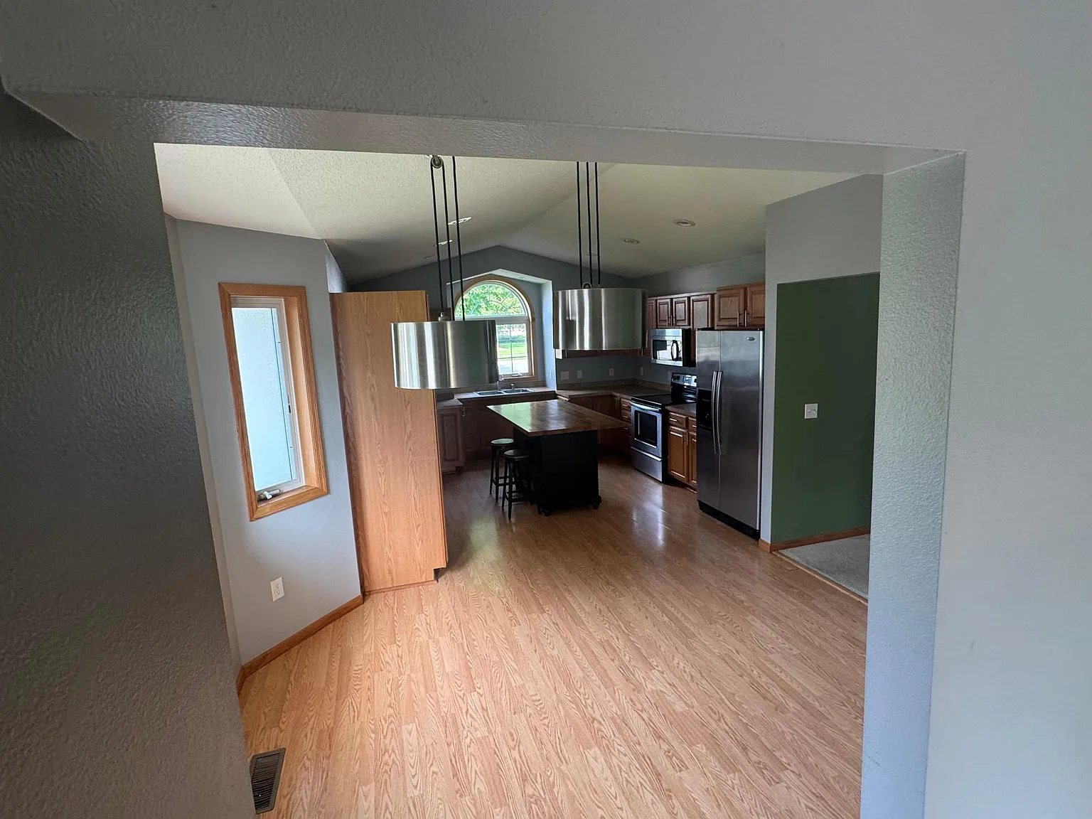 4 bed, 2.5 bath, 2308 sqft, $2,900 — Photo 3