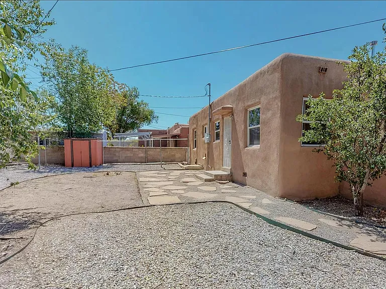 412 Cardenas Dr NE — Photo 22