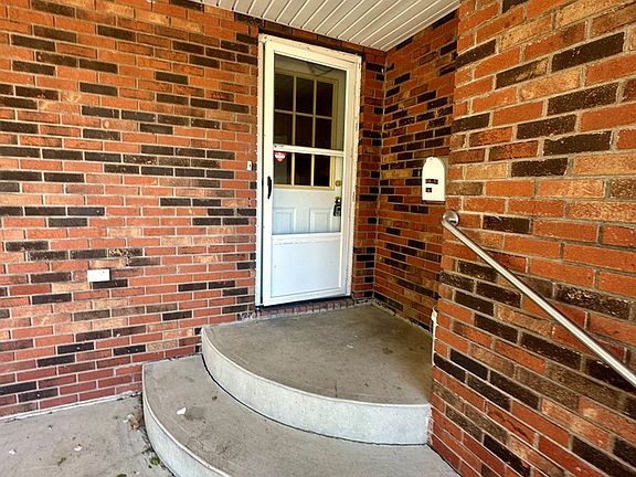 4th image of 361 Glover Ln
