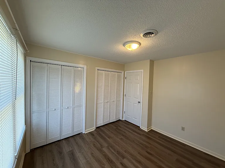 140 Sherman Dr — Photo 14