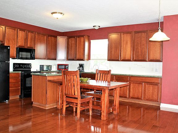 3rd image of 801 Zeller Dr
