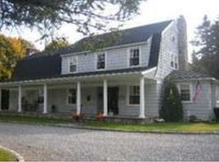 31 S Snedecor Ave, Bayport, NY 11705