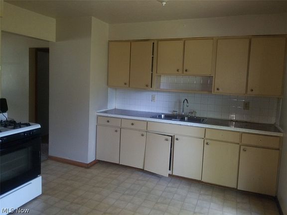 4th image of 2873-2877 Mohican Blvd #77