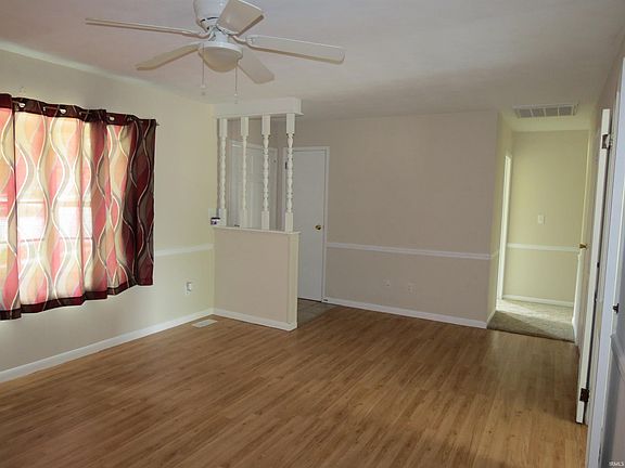 3rd image of 920 Beaumont Dr
