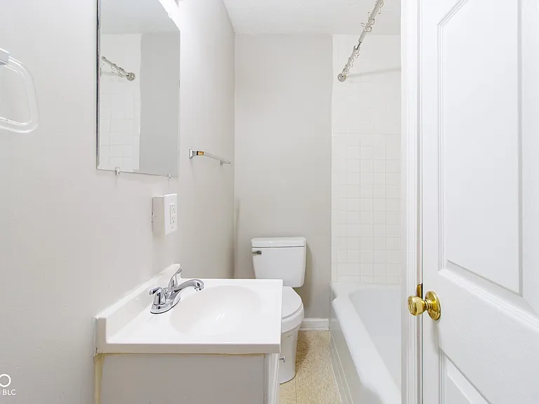 63 S 3rd Ave — Photo 10
