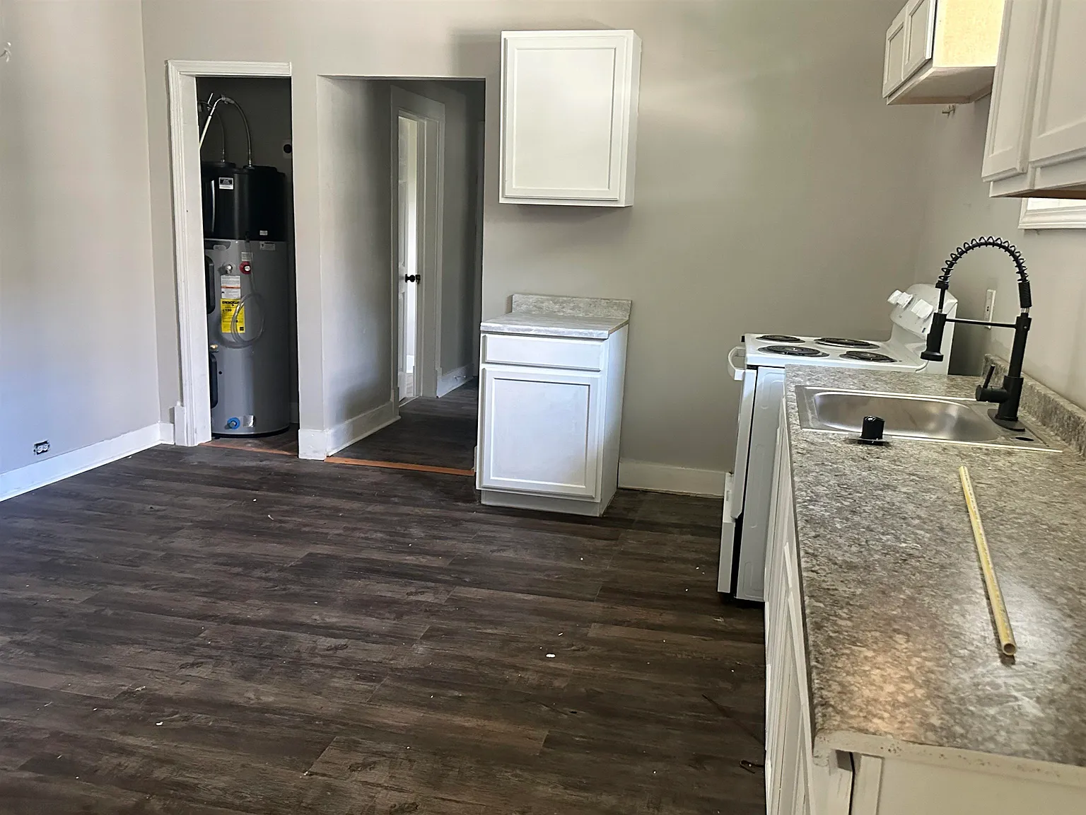 3 bed, 2.0 bath, 1182 sqft, $1,200 — Photo 3