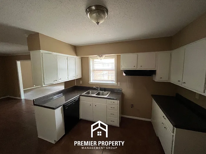 1360 Winfield Rd — Photo 9