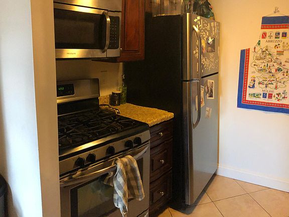 2nd image of 232 Bainbridge St Frnt 3F