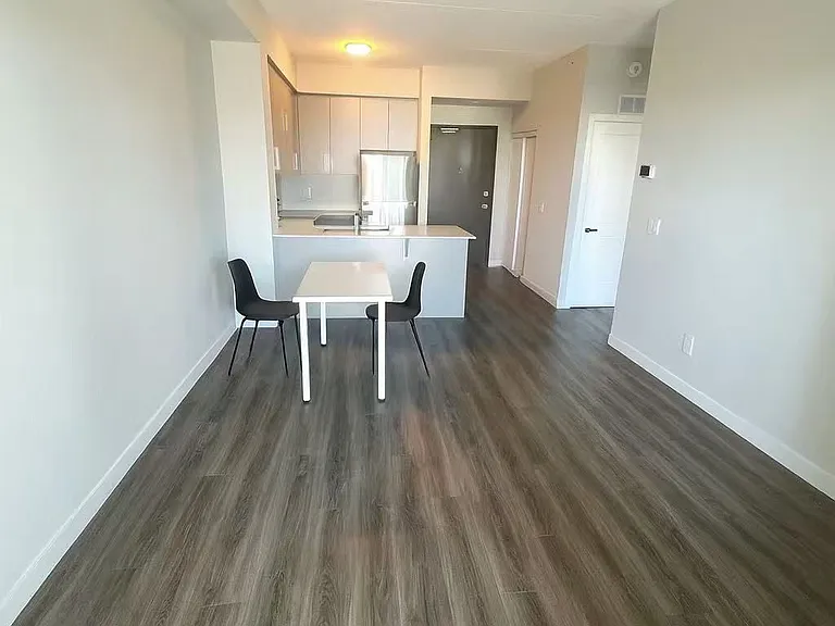 15 Queen St S #608 — Photo 4