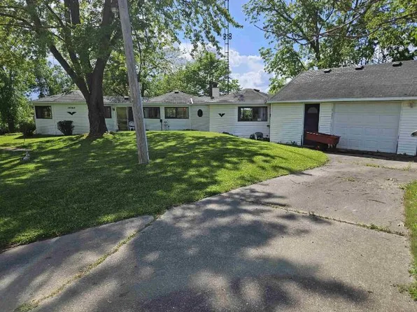 9964 E Channel Dr, Hudson, MI 49247