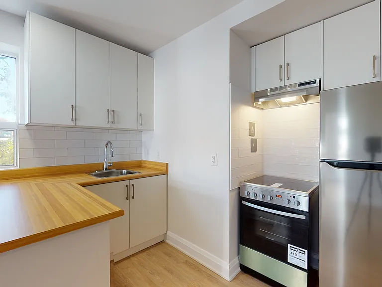 399 Dupont St — Photo 13