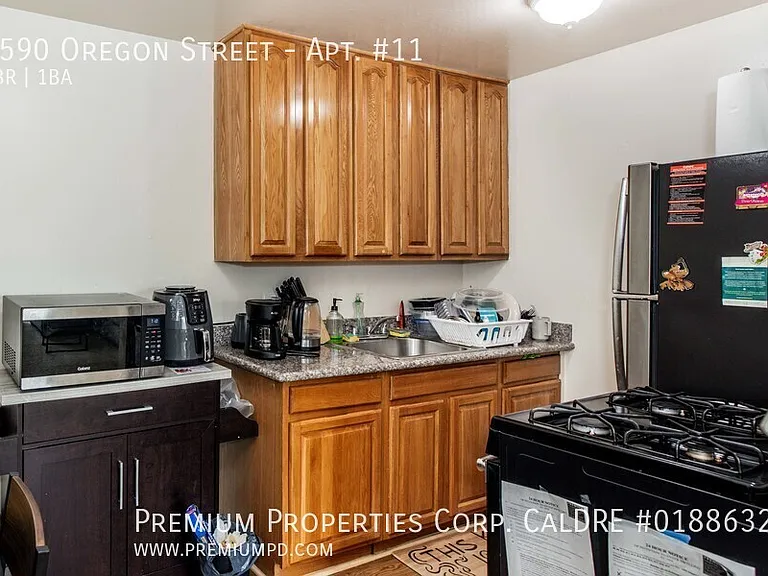 1590 Oregon St #11 — Photo 6