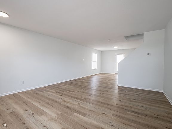 4th image of 11241 N Longbranch St