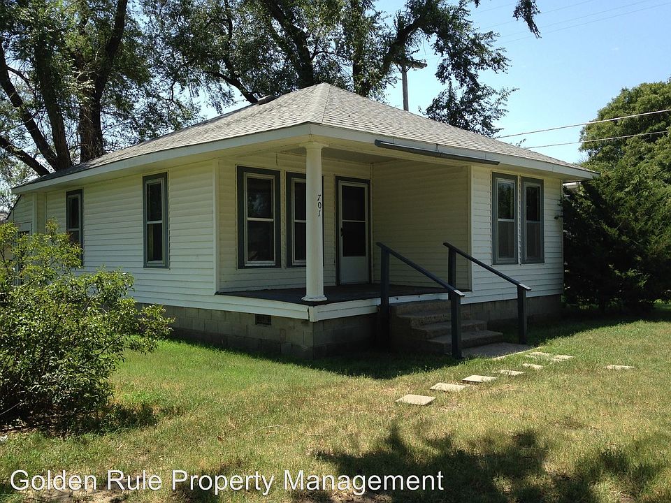 1st image of 701 E Avenue F