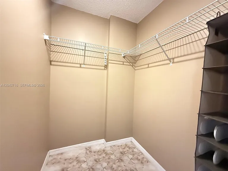 320 NE 12th Ave #303 — Photo 11
