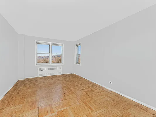 Sold by EZ Premier Realty | media 8