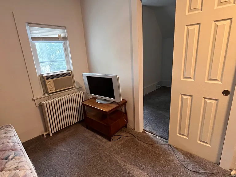5859 Hobart St #2 — Photo 11