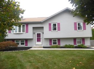 4 Colt Dr, Seekonk, MA 02771