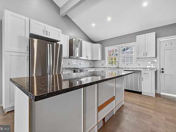 2nd image of 401 Linden Ave