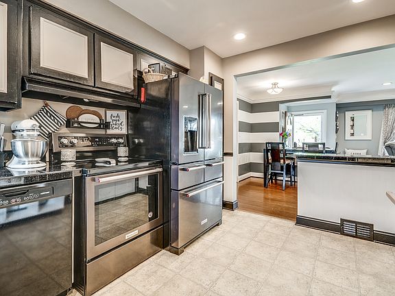 5th image of 27917 Lyndon St