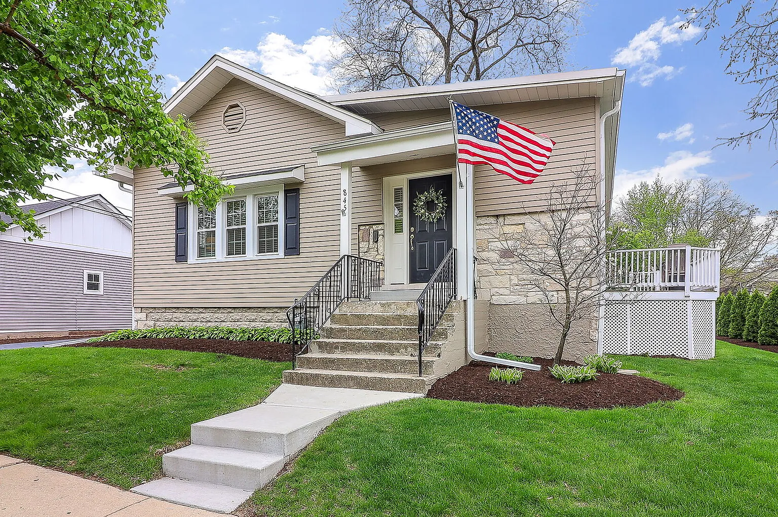 845 Smith St photo 1