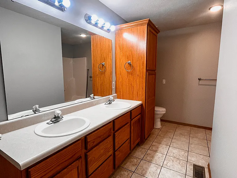 765 Stanford Ct — Photo 9