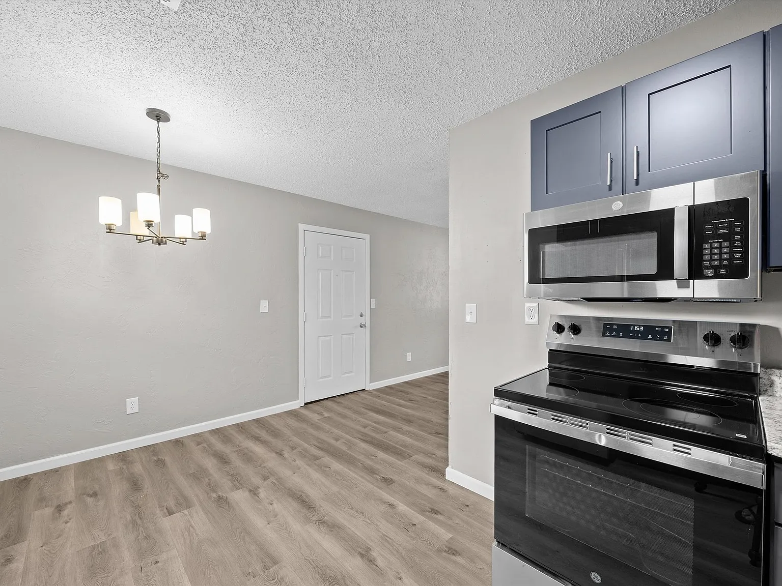 2 bed, $1,300 — Photo 2