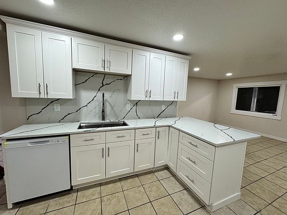4th image of 4406 W Payette Ave #B