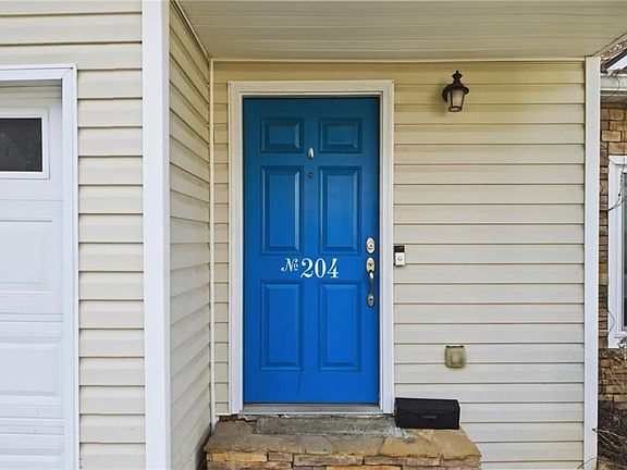 5th image of 204 Hillcrest Rdg