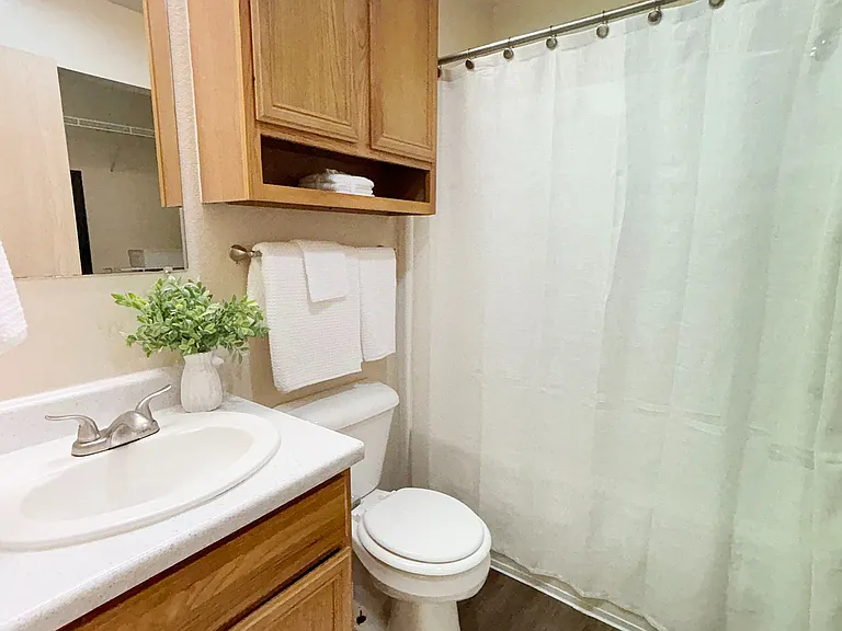 Aviator - Bedroom 1 Bathroom
