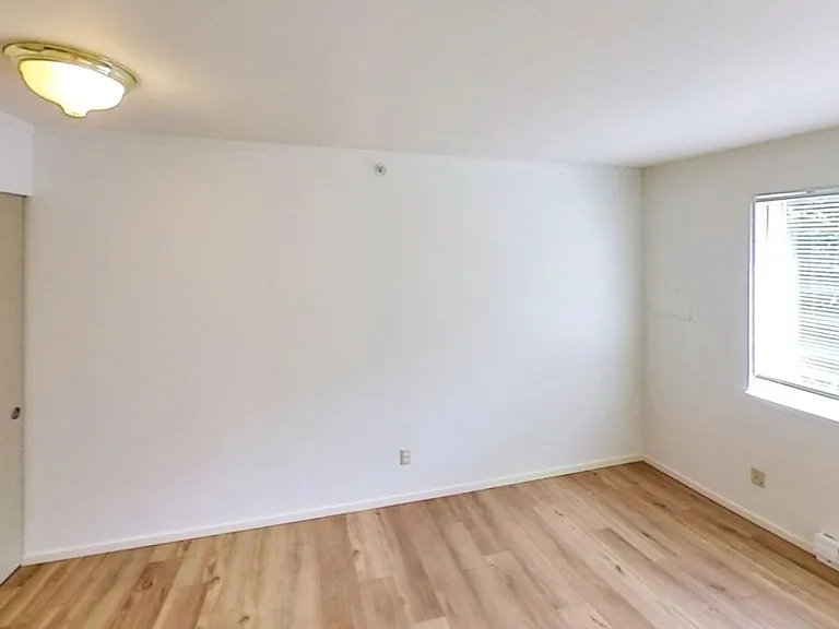 Kendal Court Apartments, 2 Bedroom, 1 Bathroom Apartments for Rent! — Photo 32