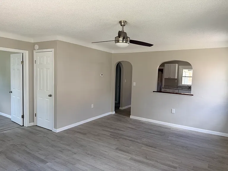 5623 Mantey Ln — Photo 3