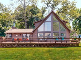 930 Adams Ave, Wauconda, IL 60084