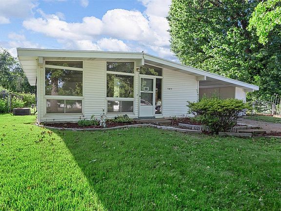 2nd image of 7037 Woody Ct