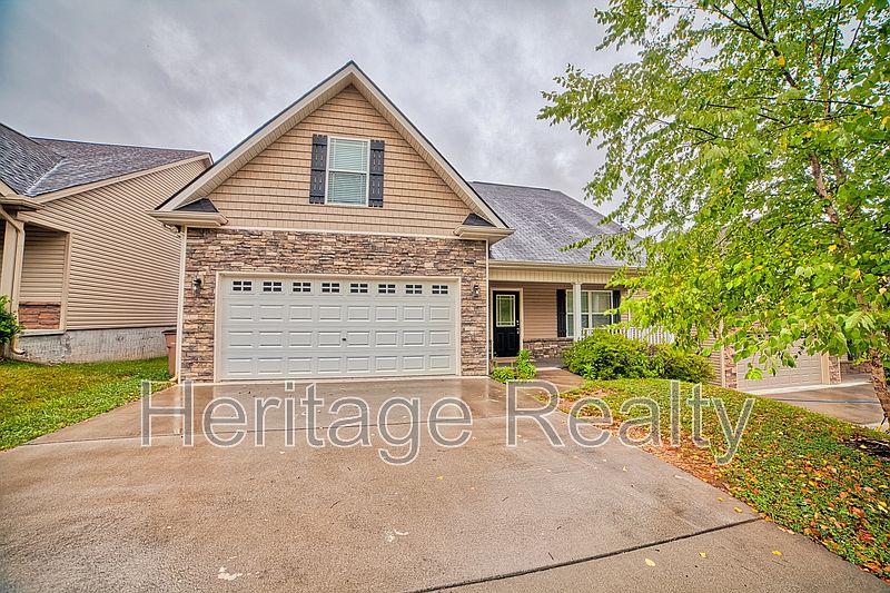 1st image of 1707 Cove Oak Ln