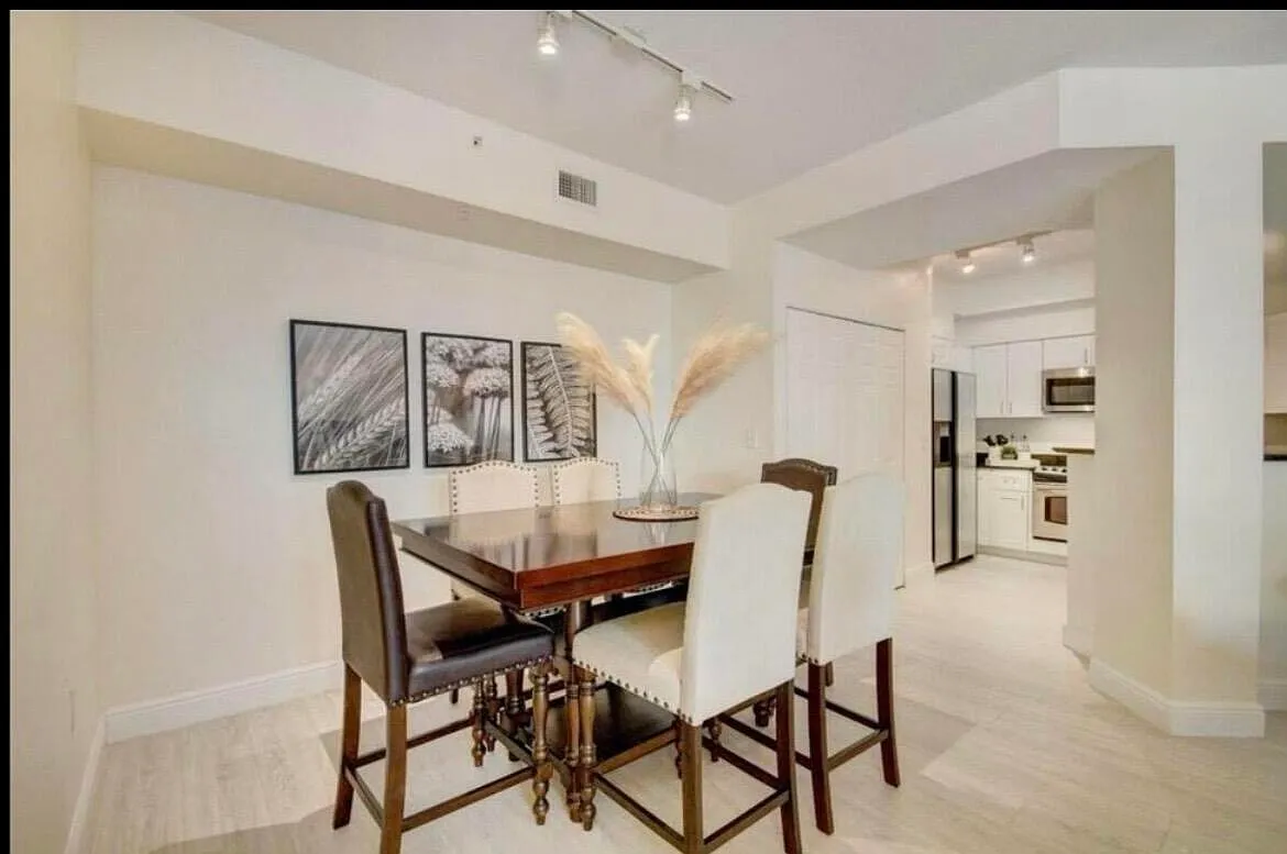 2 bed, 2.0 bath, 1350 sqft, $3,000 — Photo 3