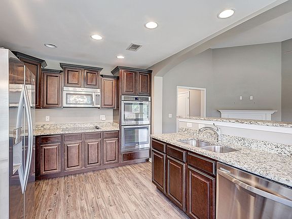 4th image of 2232 Burnside Dr