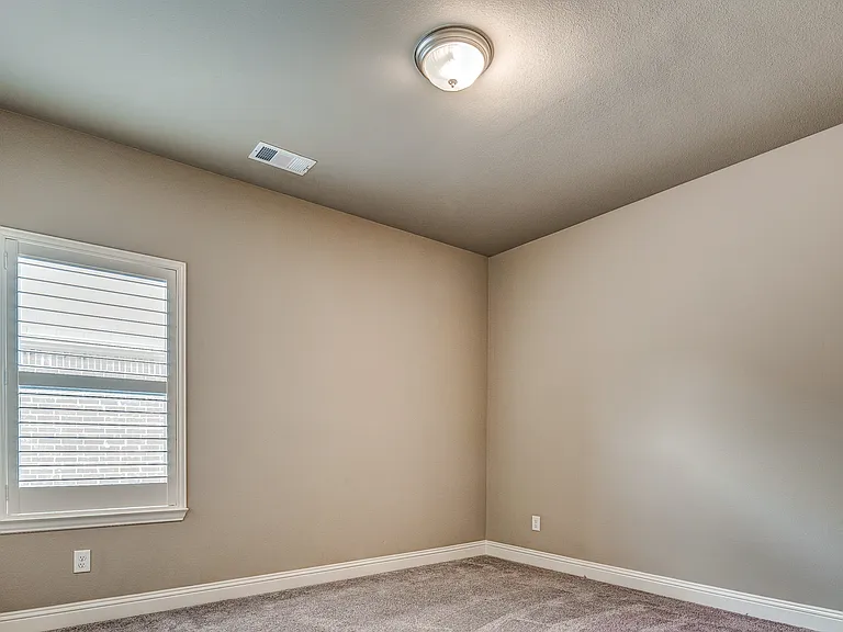 534 Evergreen Dr — Photo 2