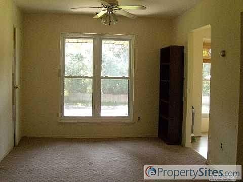 3rd image of 12 Oak Ct