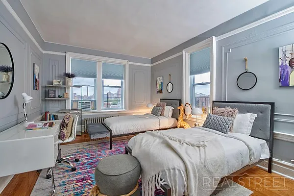 Sold by Real Street Inc | media 13