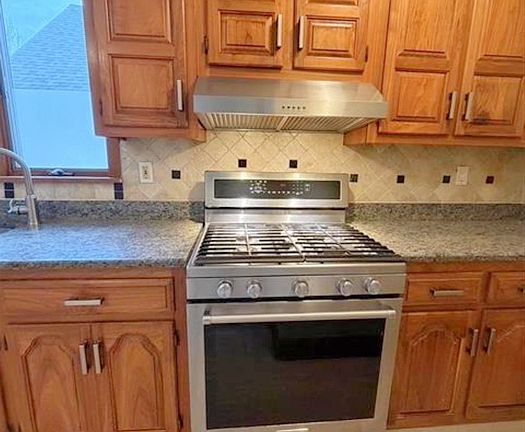 4th image of 33 Lafayette St