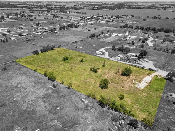 402 Sunflower Dr, Valley View, TX 76272