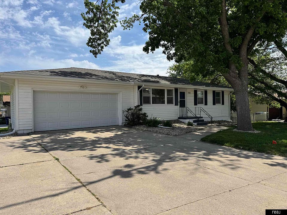 1st image of 7101 Wood River Dr