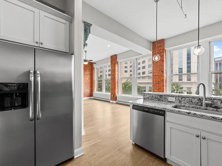 1224 Huron Rd E #3 — Photo 1